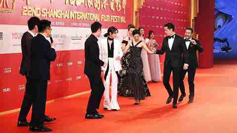 《南方车站的聚会》胡歌桂纶镁廖凡万茜红毯广场舞